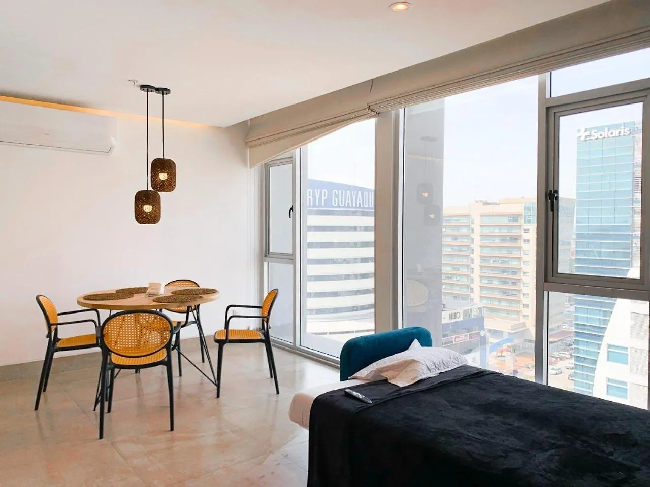 Suites Cerca Del Aeropuerto - Terminal Terrestre Y Centros Comerciales Guayaquil Apartment